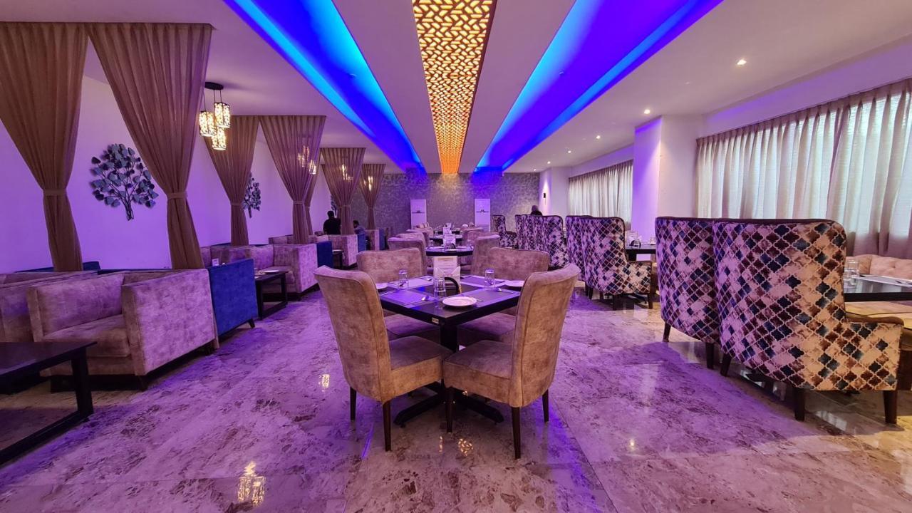 Galaxy Club & Hotel Bijāpur Exterior foto